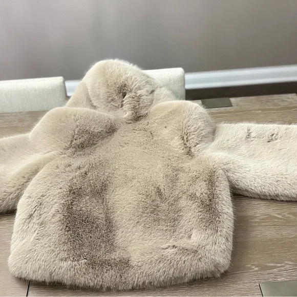 Alo Yoga Opulent Faux Fur Statement Jacket in Oat worn once - Picture 9 of 12